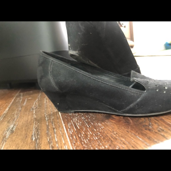 Anne Klein AK Alyssa Cut Out Black Faux Suede Wedge - Picture 3 of 7